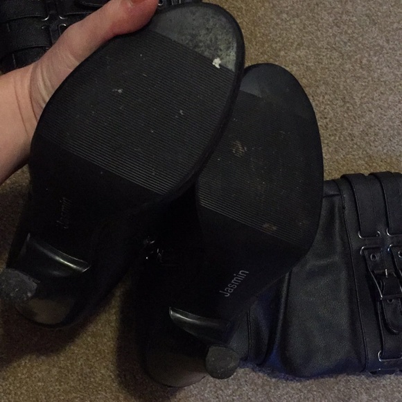 Boots - Picture 3 of 6